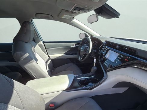Used 2020 Toyota Camry LE image 18
