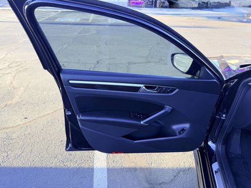 Used 2019 Volkswagen Passat 2.0T SE R-Line image 12