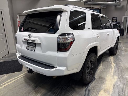 Used 2022 Toyota 4Runner SR5 Premium w/ Moonroof Package AWD/4WD image 40