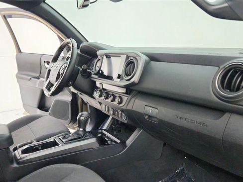 Used 2018 Toyota Tacoma TRD Off-Road AWD/4WD image 44