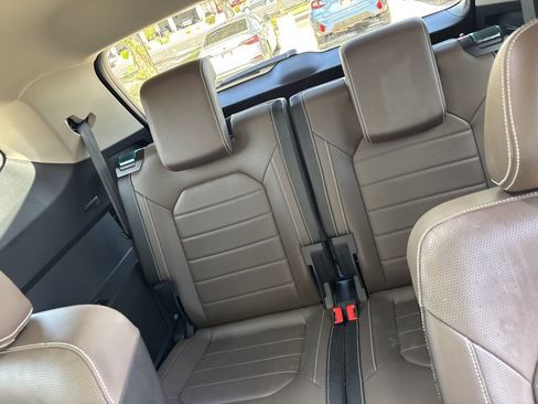 Used 2024 Volkswagen Atlas SEL AWD/4WD image 11