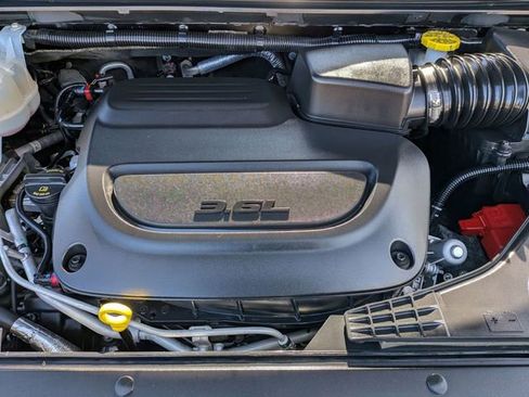 Used 2024 Chrysler Pacifica Touring-L image 30