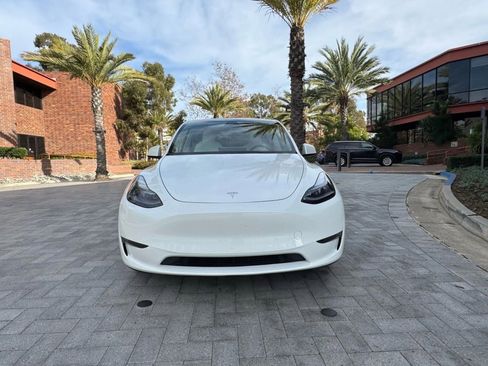 Used 2024 Tesla Model Y Long Range image 2