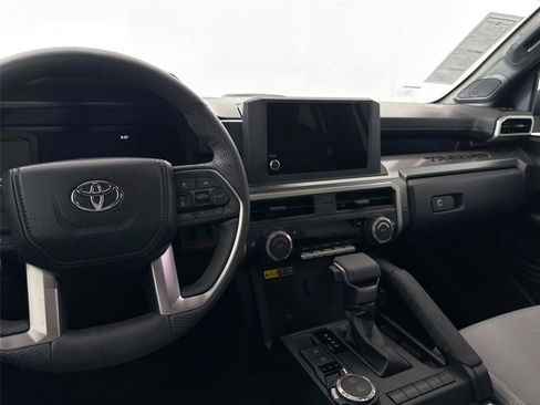 Certified 2024 Toyota Tacoma SR5 AWD/4WD image 32