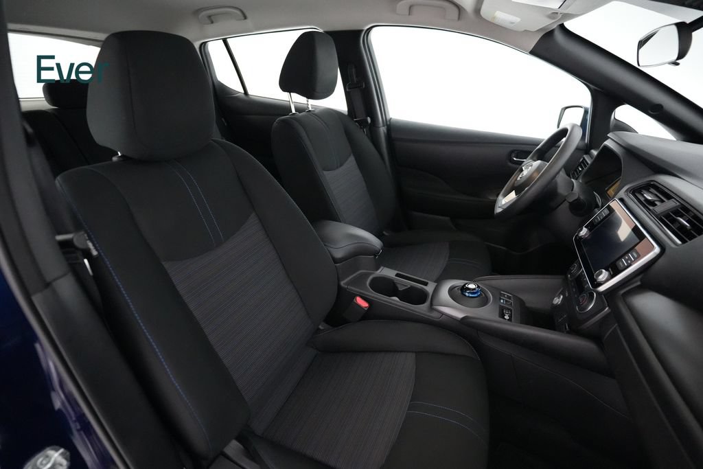 Used 2025 Nissan Leaf S FWD image 21