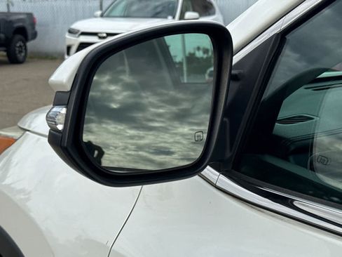 Used 2016 Toyota Highlander XLE AWD/4WD image 24