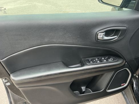 Used 2018 Jeep Compass Limited w/ Navigation Group AWD/4WD image 10
