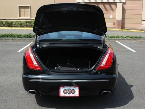 Used 2013 Jaguar XJ AWD image 28
