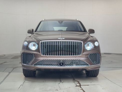 Used 2025 Bentley Bentayga image 5