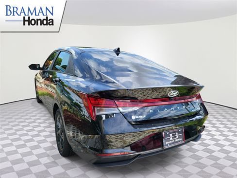 Used 2023 Hyundai Elantra Blue FWD image 4