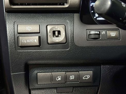 Used 2011 Lexus LX 570 4WD image 20