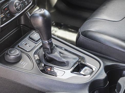 Used 2023 Jeep Cherokee Altitude Lux image 21