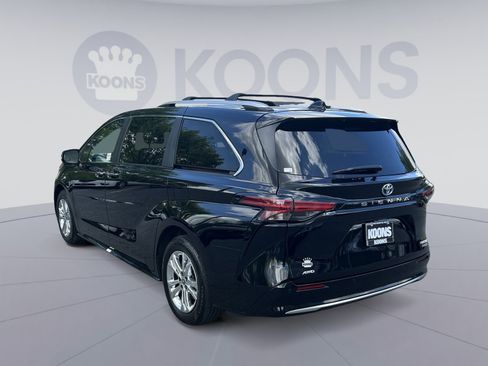 Used 2024 Toyota Sienna Platinum image 14