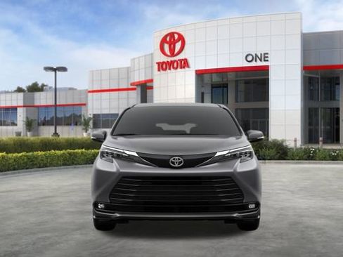 New 2026 Toyota Sienna XLE image 18