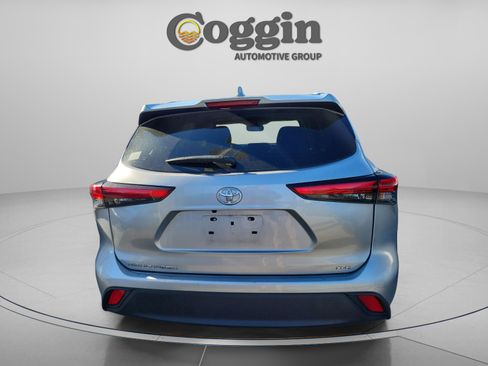 Used 2023 Toyota Highlander XLE image 3