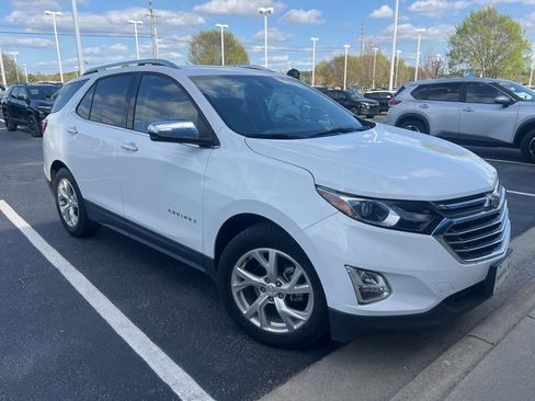 Used 2018 Chevrolet Equinox Premier image 2