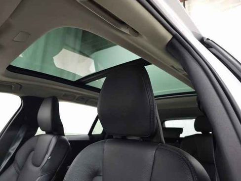 Used 2025 Volvo V60 B5 Cross Country Plus image 18