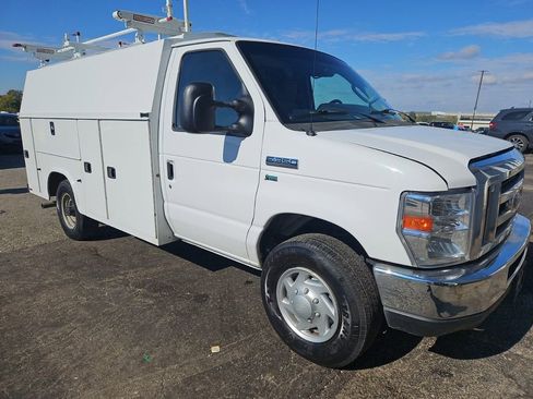 Used 2019 Ford E-350 and Econoline 350 Super Duty w/ Power Windows & Locks Group image 1