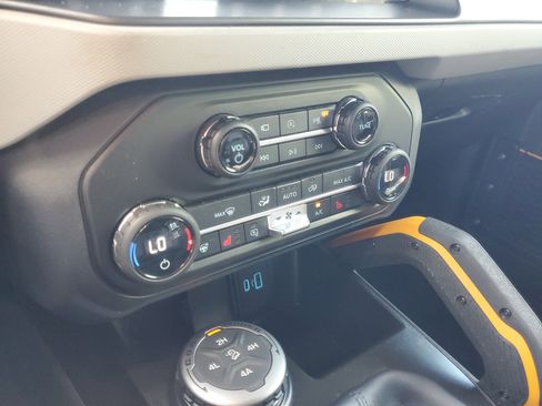 Used 2021 Ford Bronco Badlands image 32