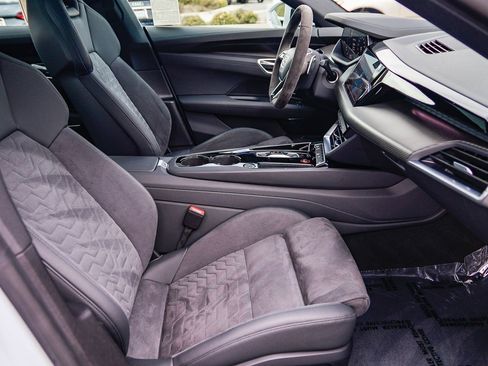 Used 2024 Audi e-tron GT Premium Plus image 17