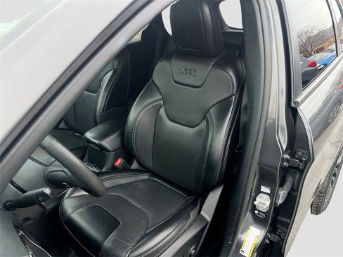 Used 2023 Jeep Cherokee Altitude Lux image 19