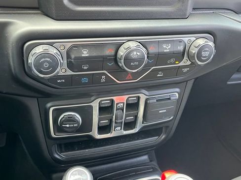 Used 2023 Jeep Wrangler Unlimited w/ Convenience Group AWD/4WD image 20