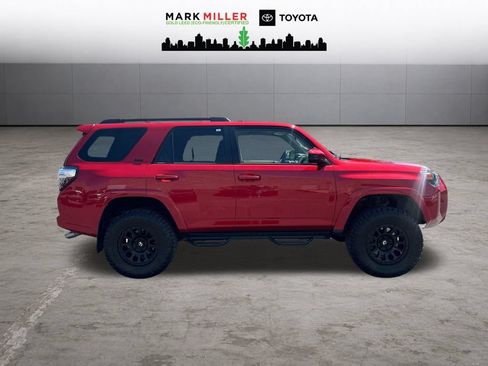 Used 2016 Toyota 4Runner SR5 AWD/4WD image 7