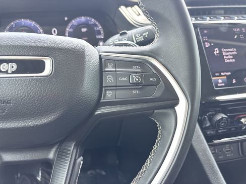 Used 2023 Jeep Grand Cherokee Laredo RWD image 26
