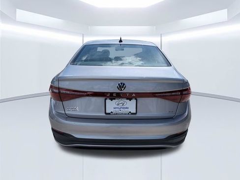 Used 2025 Volkswagen Jetta SE FWD image 6