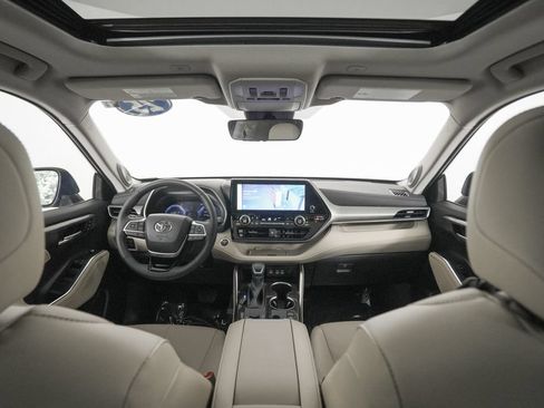 Used 2025 Toyota Highlander Limited AWD/4WD image 15