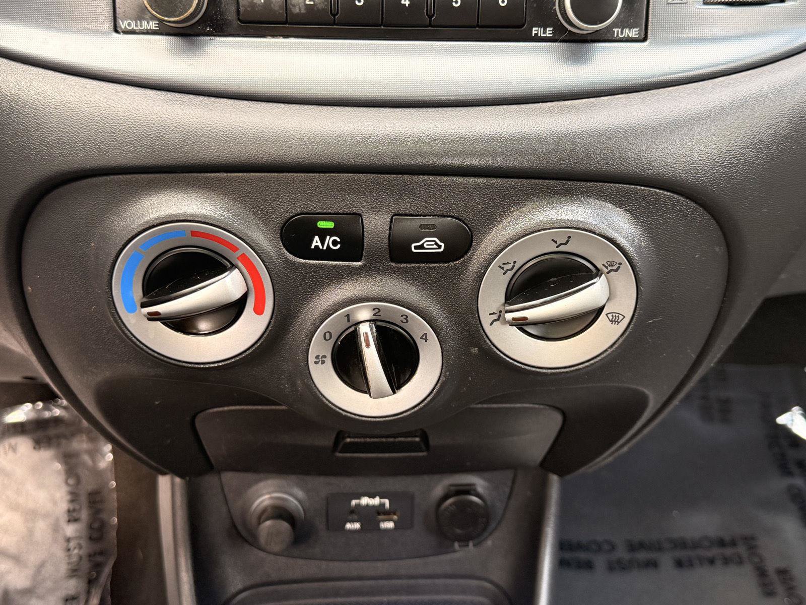 Used 2010 Hyundai Accent SE FWD image 26