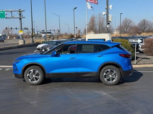 Used 2025 Chevrolet Blazer LT image 2