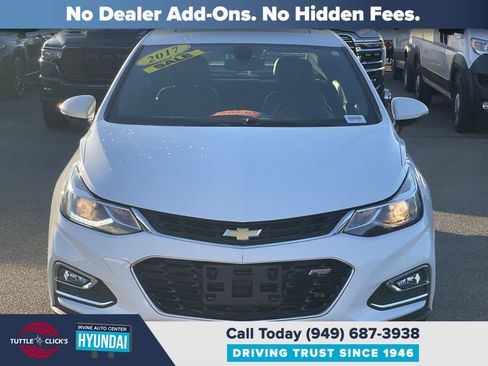 Used 2017 Chevrolet Cruze Premier FWD image 2