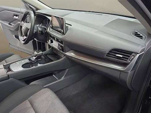 Used 2025 Nissan Rogue SV FWD image 19