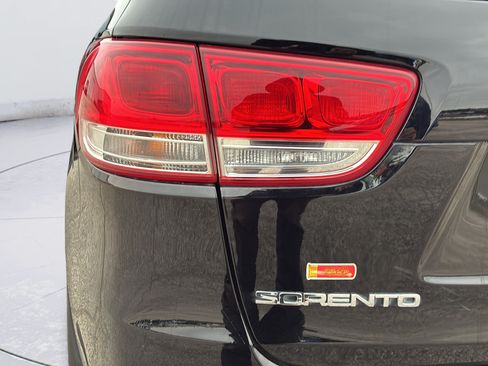 Used 2018 Kia Sorento EX FWD image 39