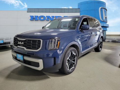 Used 2023 Kia Telluride S AWD/4WD image 2