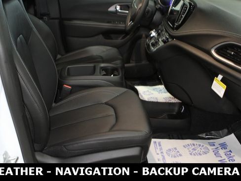 New 2026 Chrysler Pacifica Select image 22