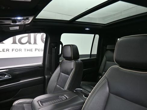 Used 2023 GMC Yukon XL SLT image 17