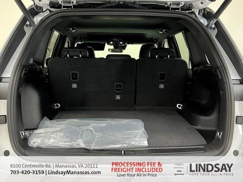 New 2025 Jeep Grand Cherokee Altitude AWD/4WD image 9