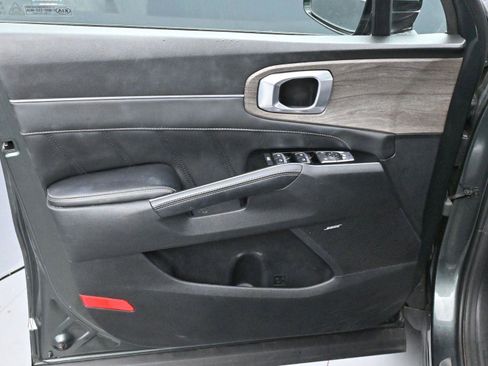 Used 2021 Kia Sorento SX Prestige image 11