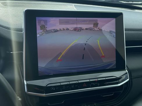 Used 2023 Jeep Compass Limited image 16