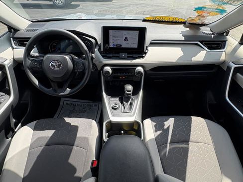 Used 2025 Toyota RAV4 XLE AWD/4WD image 12