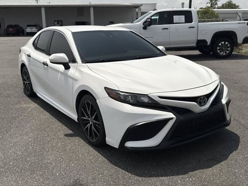 Used 2021 Toyota Camry SE FWD image 1
