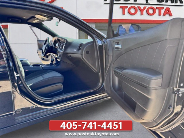 Used 2019 Dodge Charger SXT w/ Blacktop Package RWD image 23