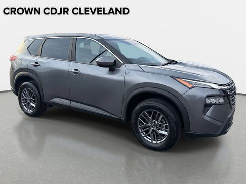 Used 2026 Nissan Rogue SV image 2