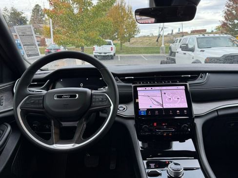 New 2025 Jeep Grand Cherokee Limited w/ Black Appearance Package image 29