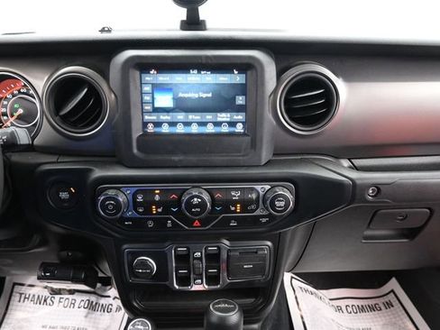 Used 2023 Jeep Gladiator Willys image 15