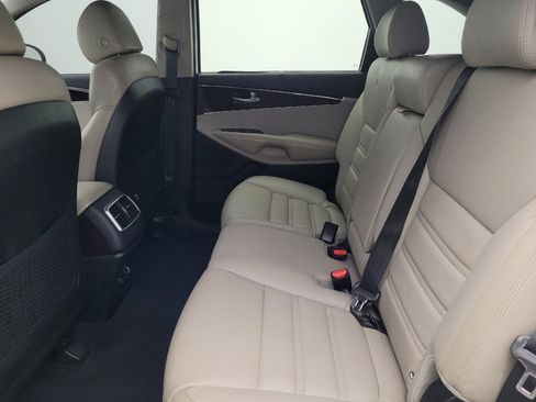 Used 2018 Kia Sorento EX image 18