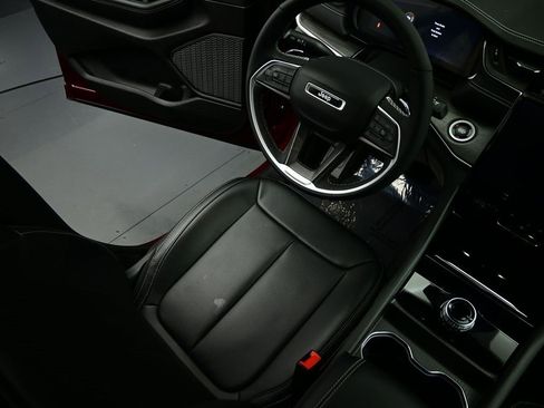 Used 2024 Jeep Grand Cherokee L Limited w/ Luxury Tech Group II image 9