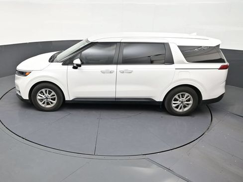 Used 2024 Kia Carnival LX FWD image 13